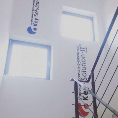 3D-Logo mit ausgefrästen Buchstaben