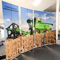 Messesysteme Rollup-Banner Mähdrescher