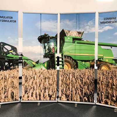 Messesysteme Rollup-Banner Mähdrescher